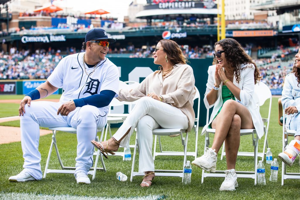 Miguel Cabrera's family flips milestone tracker to 500 as fans